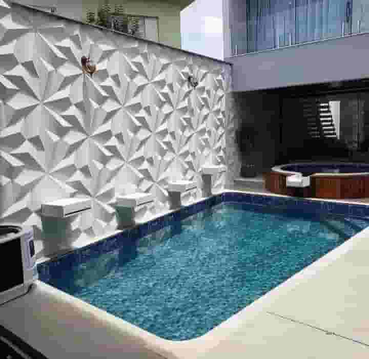 ورشة إنتاج نشطة وجاهزة للتشغيل مع جميع المعدات والآلات